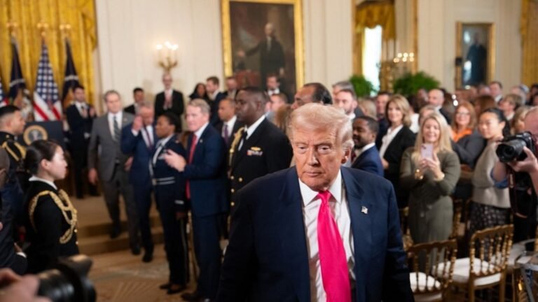075-leyden-trumpsig251113-npddk-691759054519c452104089.jpg