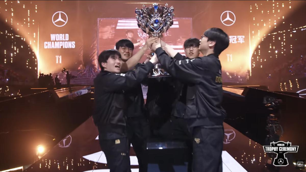 094938200_1762735045-T1_Juara_League_of_Legends_Worlds_2025_02.png