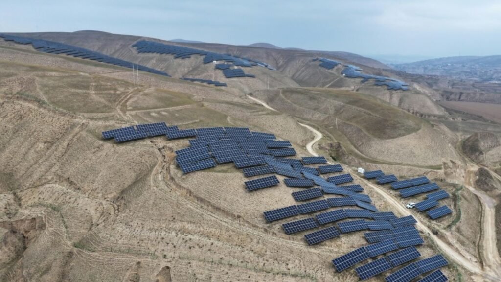 12-solarpark-in-china-4961f4e438b4d71b.jpg