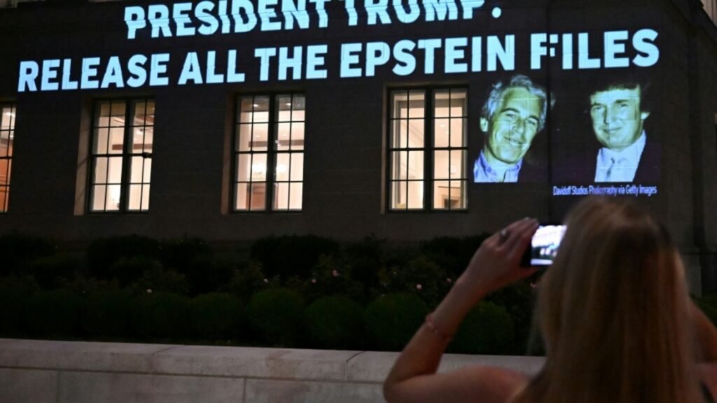 15-geben-sie-alle-epsteinakten-frei-appell-an-trump-218fcceb2912551d.jpg