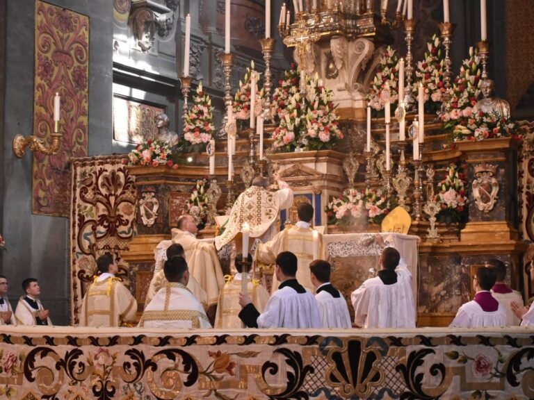 1718975940-traditional-liturgy.jpg