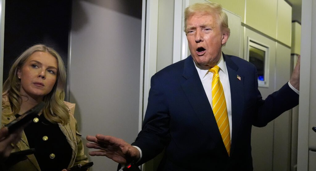 1763221761-trump-mano.jpg