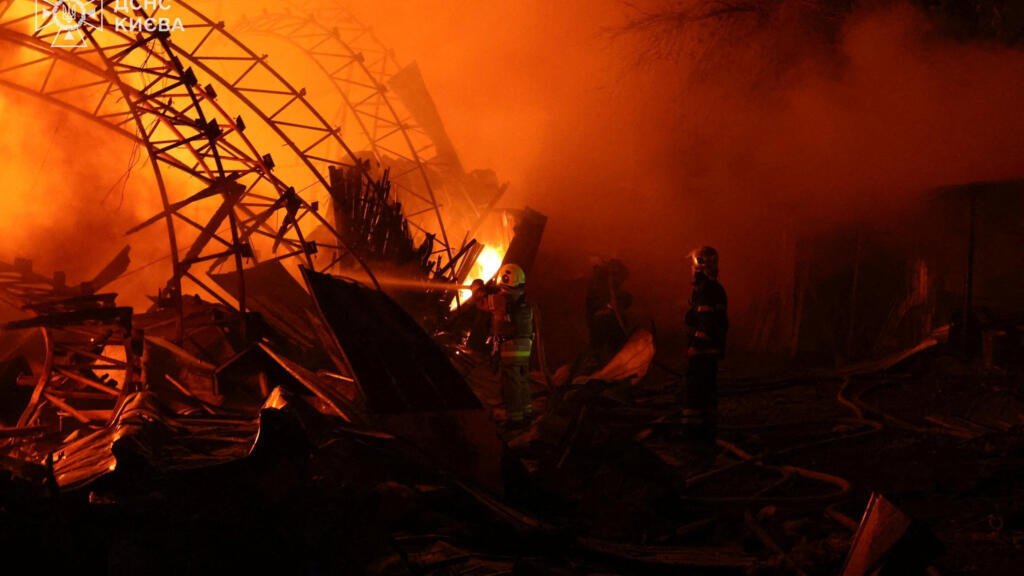 2025-10-23T054650Z-951334494-RC2HHHAETIFV-RTRMADP-3-UKRAINE-CRISIS-ATTACK-KYIV.jpg