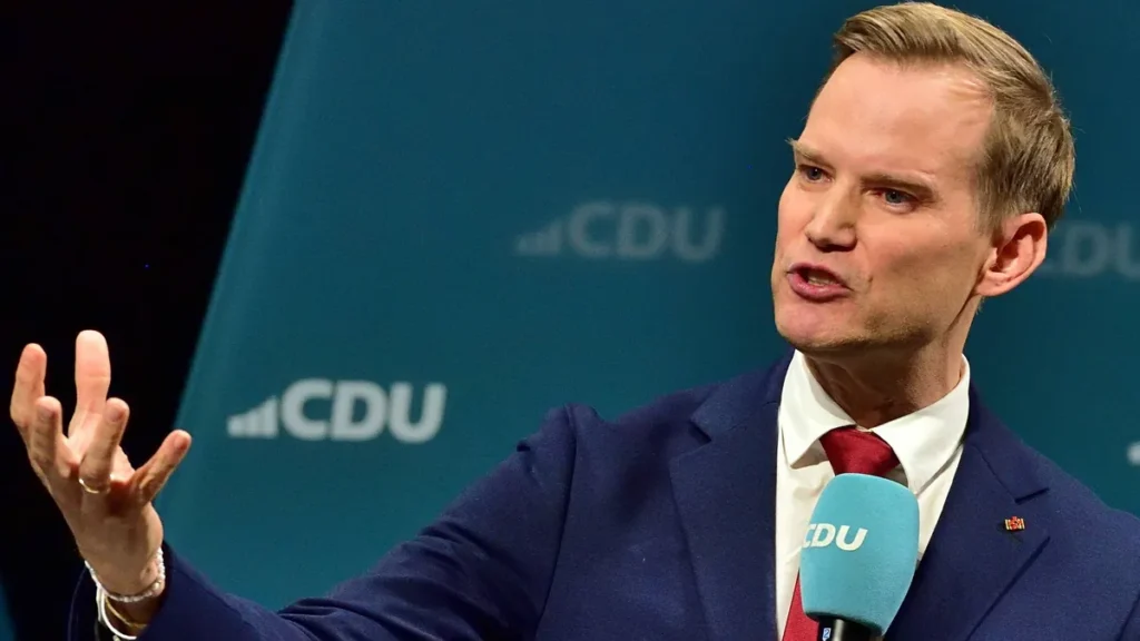 4-22025-handrik-streek-wahlkampfveranstaltung-der-cdu-in-bonn-auf-der-buehne-professor-dr-hendrik-st.webp