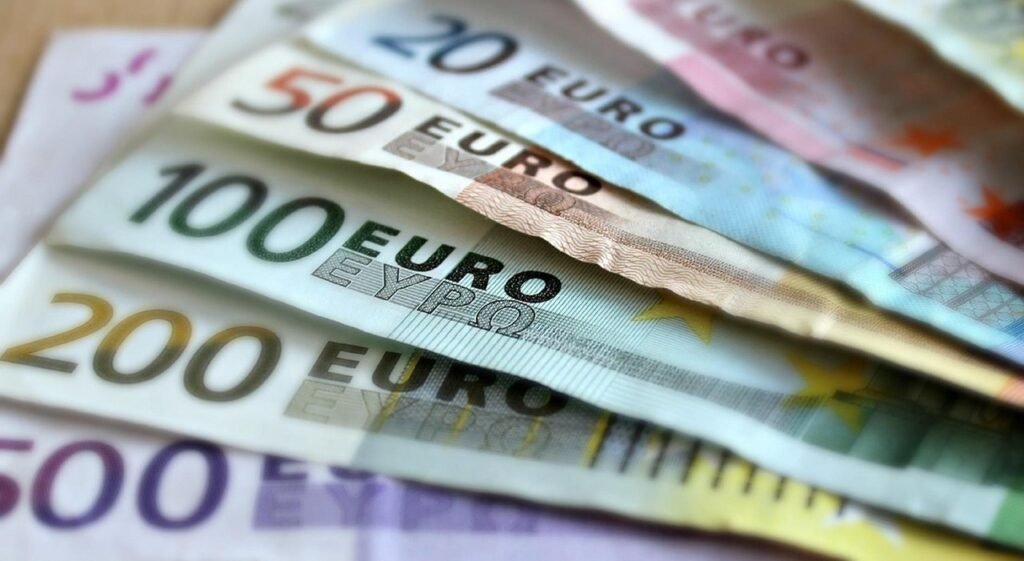 9184905_12183606_8364091_19193916_bonus_natale_100_euro_quando_arriva_requisiti_isee_cosa_e_come_fun.jpeg