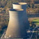 Abgeschaltetes-Atomkraftwerk-Gundremmingen-Am-25-10-2025-sollen-die-beiden-Kuehltuerme-gesprengt-wer.jpeg