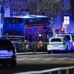 Ein-Doppeldeckerbus-ist-in-der-schwedischen-Hauptstadt-in-eine-Bushaltestelle-gekracht-was-laut-Poli.jpeg
