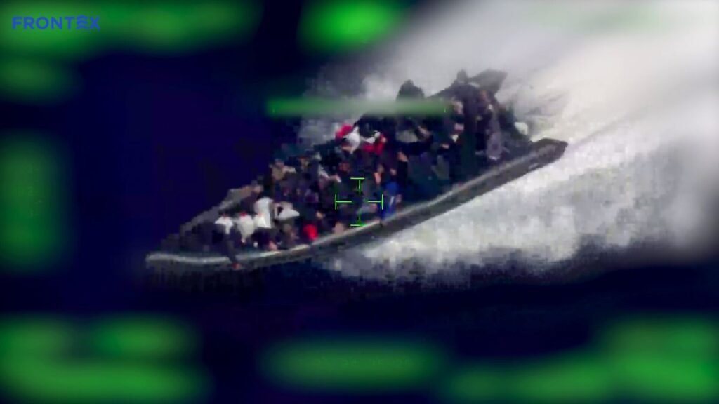 HANDOUT-Ein-Schnellboot-aufgenommen-in-der-Naehe-der-balearischen-Inseln-von-einem-Ueberwachungsflug.jpeg