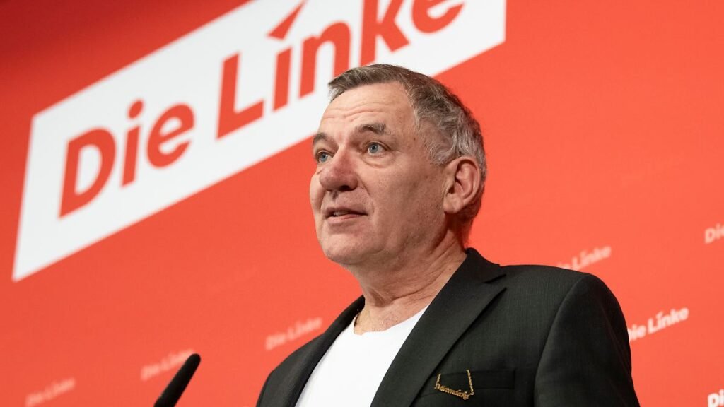 Pressekonferenz-mit-Jan-van-Aken-Bundesvorsitzender-der-Partei-Die-Linke-im-Karl-Liebknecht-Haus-in.jpeg