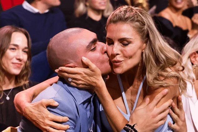 achille_costacurta_martina_colombari_fotogramma_ipa.png