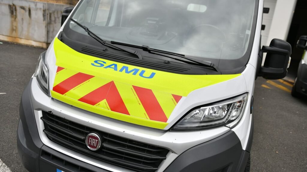 ambulance-du-samu-illustration-69170ee758c8a803036679.jpg