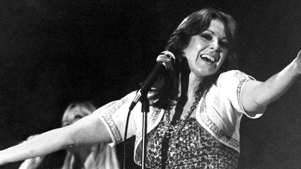 anni-frid-lyngstad-in-den-siebzigerjahren-mit-abba-wurde-sie-weltberuehmt.jpg