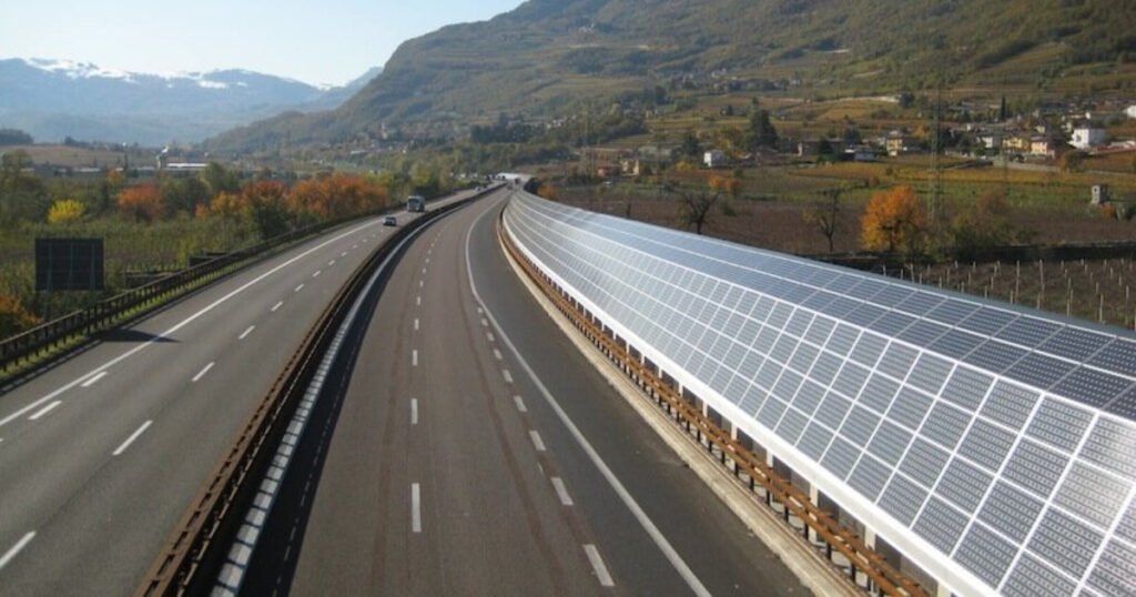 barriere-autostrade-pannelli-solari-fotovoltaico.jpg