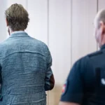 christian-b-l-steht-im-gerichtssaal-im-landgericht-archivbild-er-gilt-weiterhin-als-verdaechtig-im-f.webp