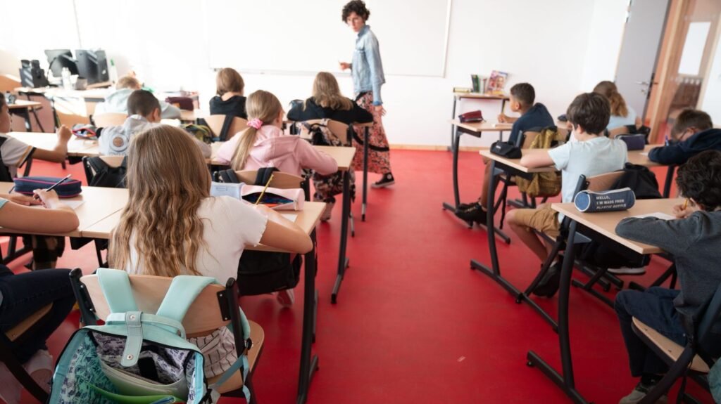 classe-college-64fe309ddc54e311920826.jpg