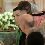 cristiano-ronaldo-bei-tisch.webp.webp