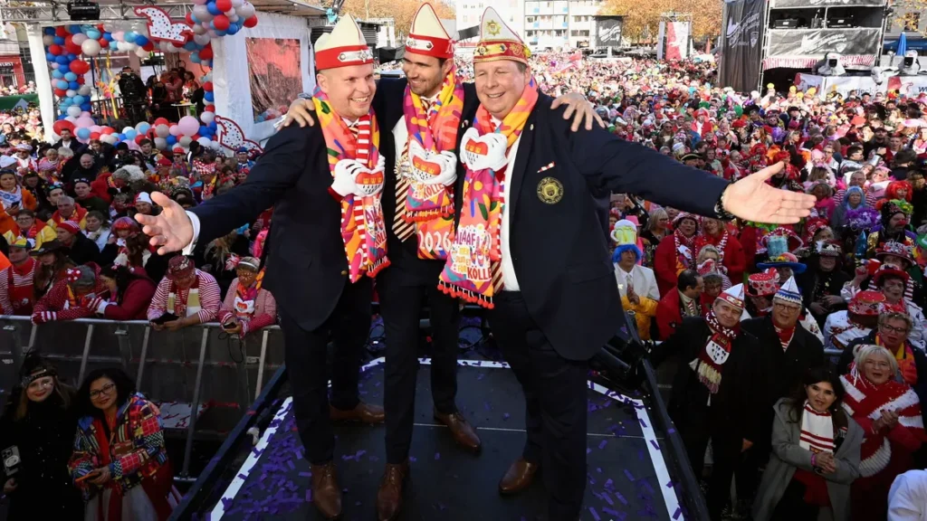 das-designierte-koelner-karneval-dreigestirn-2026-v-l-n-r-jungfrau-aenne-stefan-blatt-prinz-karneval.webp