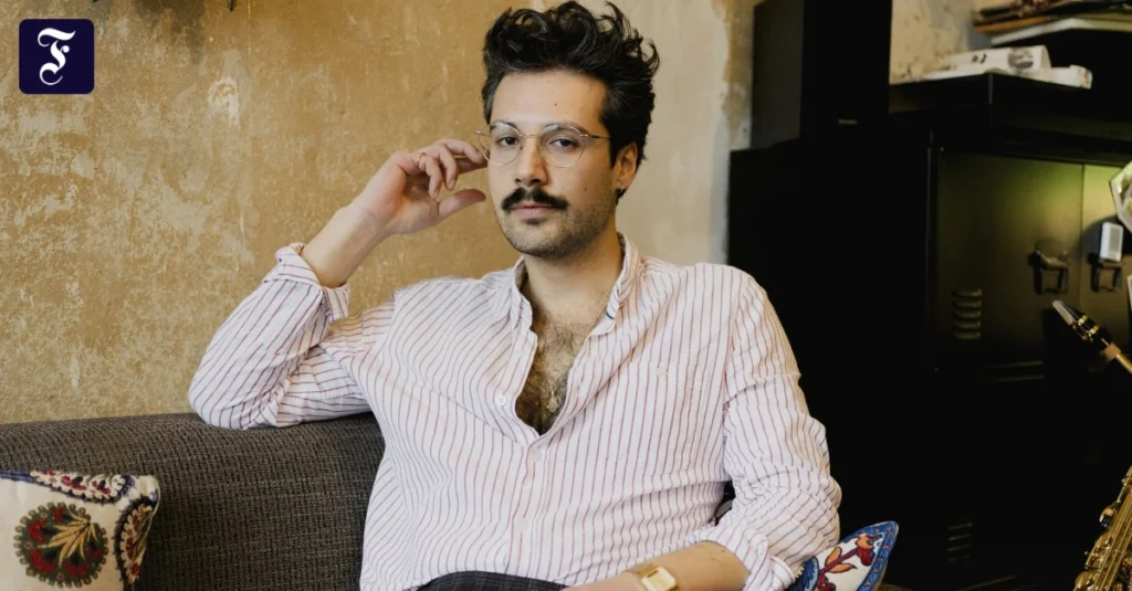 der-schriftsteller-ozan-zakariya-keskink-l-c.jpg.webp.webp