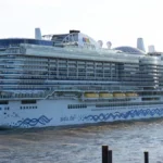 die-aida-nova-im-hamburger-hafen-das-kreuzfahrtschiff-kehrt-erst-im-spaetherbst-in-die-hansestadt-zu.webp