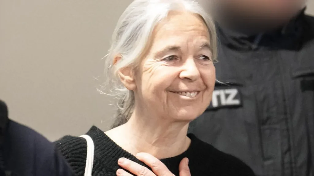 die-angeklagte-daniela-klette-im-saal-des-landgerichts-verden-archivbild-der-frueheren-raf-terrorist.webp