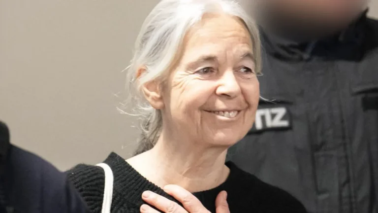 die-angeklagte-daniela-klette-im-saal-des-landgerichts-verden-archivbild-der-frueheren-raf-terrorist.webp