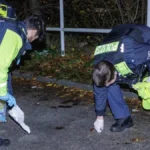 die-polizei-ermittelt-am-tatort-ein-mann-ist-in-berlin-spandau-durch-einen-schuss-verletzt-worden.jp_.webp