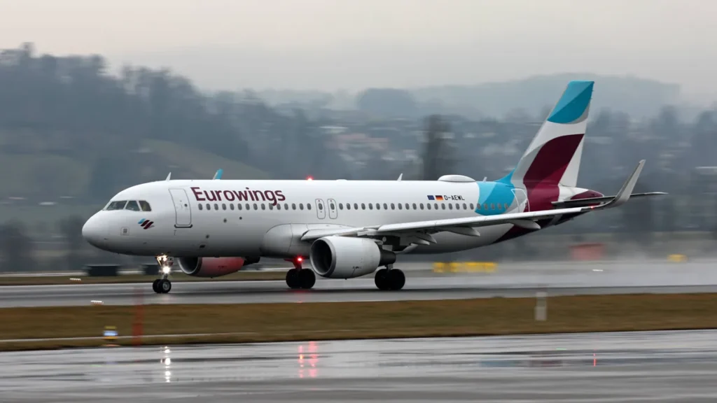 ein-airbus-a320-der-deutschen-fluggesellschaft-eurowings-symbolbild-ein-flug-aus-griechenland-in-ric.webp