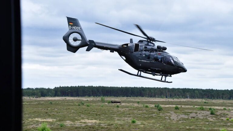 ein-hubschrauber-vom-typ-ec-135-stuerzte-in-der-naehe-von-grimma-ab-symbolbild.jpg