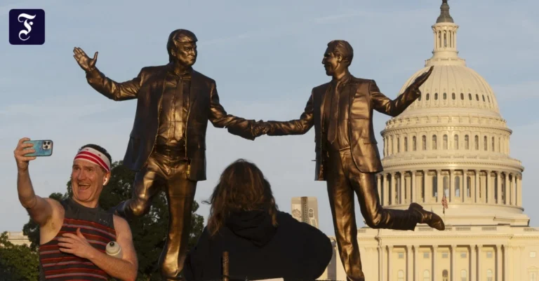 eine-statue-von-donald-trump.jpg.webp.webp
