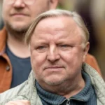 fototermin-waehrend-der-dreharbeiten-zum-tatort-maskerade-am-07-oktober-2025-im-bild-der-schauspiele.webp