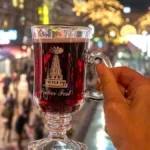 gluehwein-in-hannover-symbolbild-die-weihnachtsmaerkte-sind-zum-grossteil-bis-zum-22-dezember-2023-g.webp