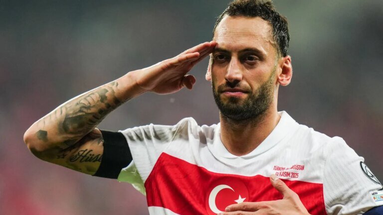 hakan-calhanoglu-er-traf-in-der-ersten-haelfte-vom-punkt.jpg