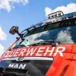 laer-deutschland-29-juli-2020-symbolbilder-2020-feuerwehrfahrzeug-tlf-4000-von-vorne-schriftzug-feue.webp