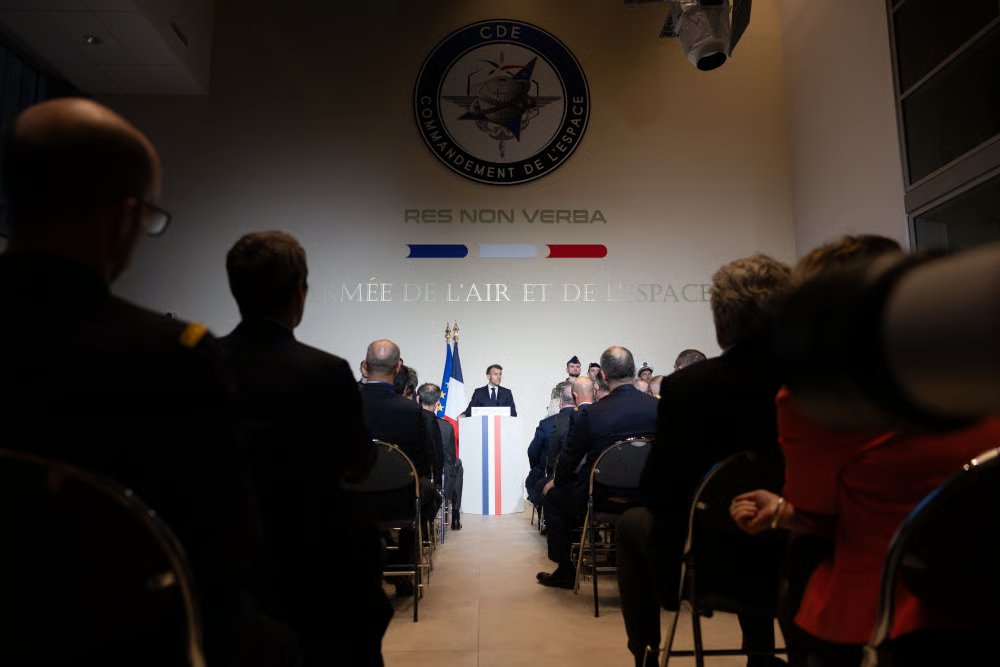 macron-commandement-de-l-espace-1762978409_6fe6571cd419663f6571cd41937f65v_.jpg