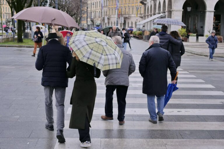 maltempo_pioggia_ombrelli_fg_ipa.jpeg