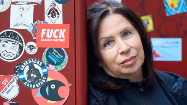 manuela-freitag-sie-ist-berufstaetige-domina-auf-der-hamburger-herbertstrasse.png