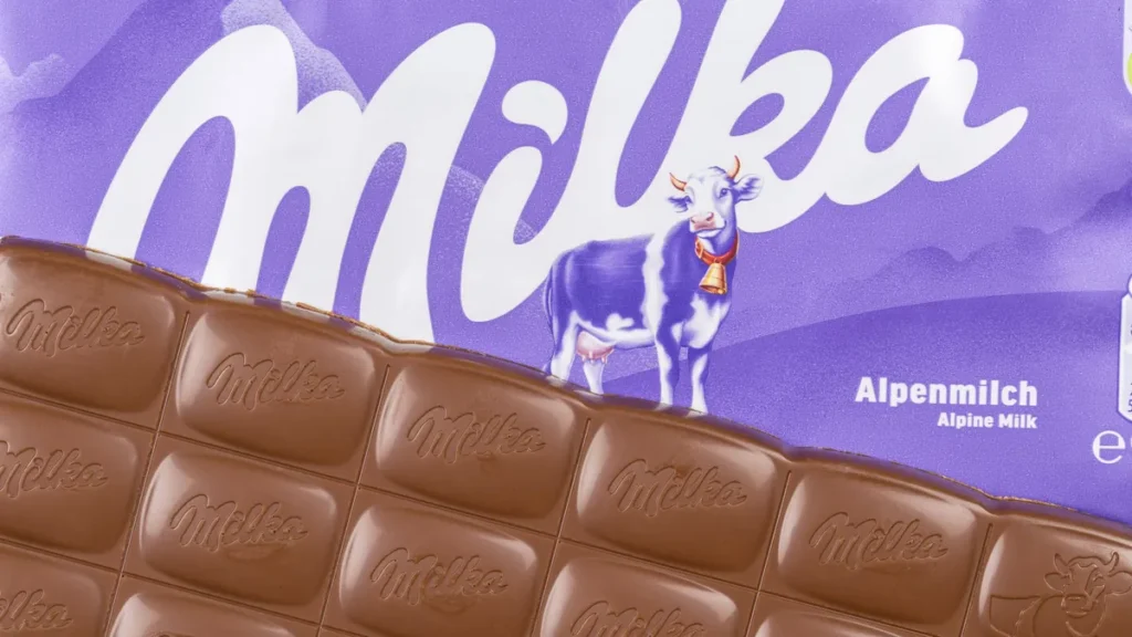milka-schokolade-schokoladentafel-alpenmilch-schokoladen-mit-logo-in-stuttgart-deutschland-stuttgart.webp