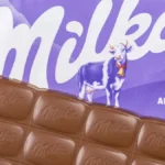 milka-schokolade-schokoladentafel-alpenmilch-schokoladen-mit-logo-in-stuttgart-deutschland-stuttgart.webp