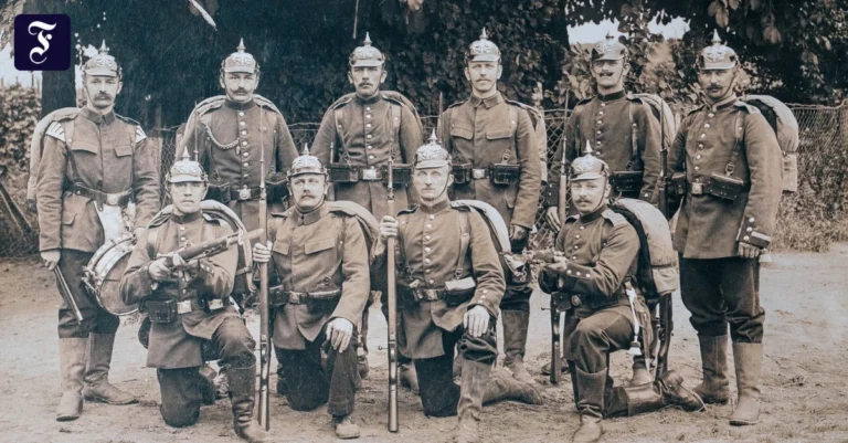 mit-pickelhaube-der-soldat.jpg.webp.webp
