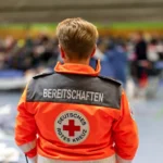nuernberg-eine-helferin-steht.jpg.webp.webp