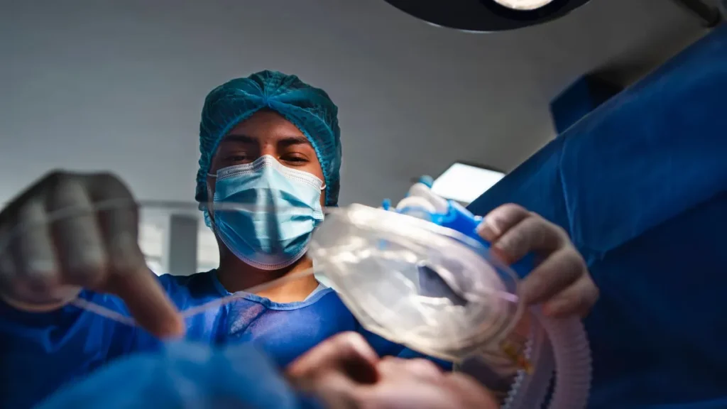 nurses-placing-anesthesia-mask-on-patient-in-operating-room-model-released-symbolfoto-property-relea.webp