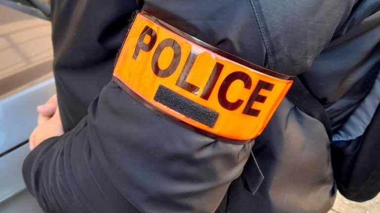 police-66f274675cdf6596226547.jpg