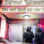 polizisten-im-steintorviertel-die-beamten-sind-in-der-nacht-gegen-die-organisierte-kriminalitaet-vor.webp