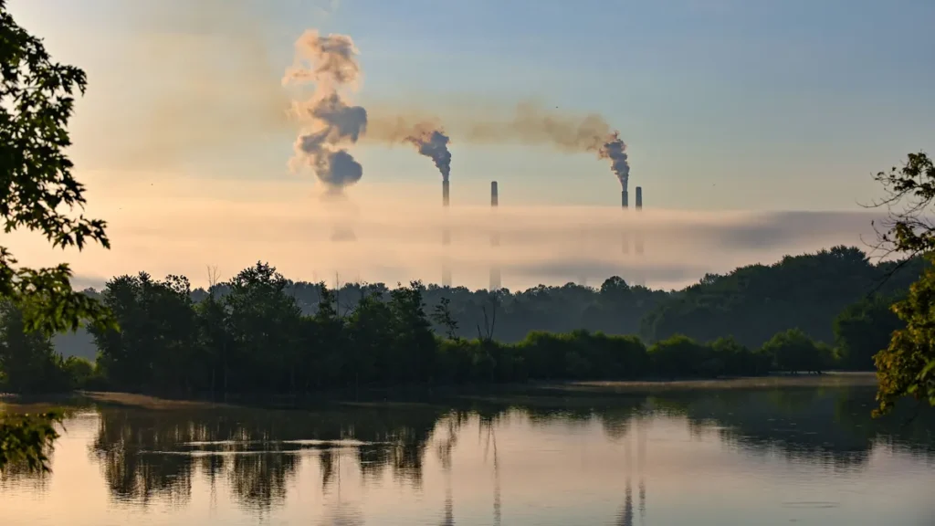 pollution-in-ohio-miami-fort-power-plant-pollution-rises-from-the-stacks-of-the-miami-fort-power-pla.webp