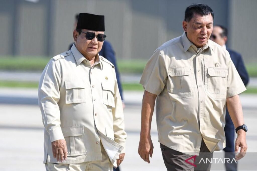 presiden-prabowo-tiba-usai-hadiri-ktt-perdamaian-gaza-2645776.jpg
