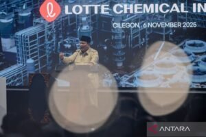 presiden-resmikan-pabrik-lotte-chemical-indonesia-di-kota-cilegon-2661565.jpg