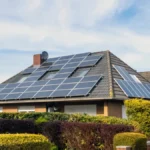 solaranlage-auf-einem-wohnhaus-in-niedersachsen-wird-die-pv-anlage-fuer-hausbesitzer-verpflichtend.j.webp