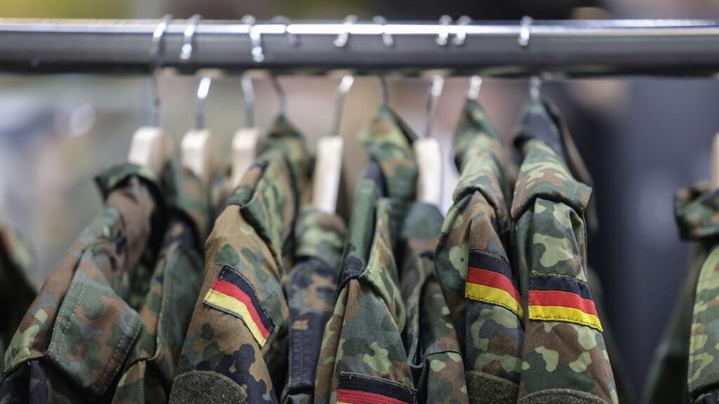 soldaten-uniform-100.jpg