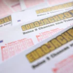 spielscheine-des-eurojackpots-symbolfoto-in-nordrhein-westfalen-hat-am-freitagabend-ein-spieler-eine.webp