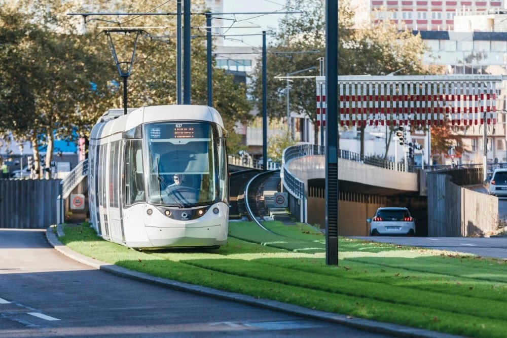 transports-urbains-1764066127_f21e55f501b86071e55f501b8da1e5v_.jpg